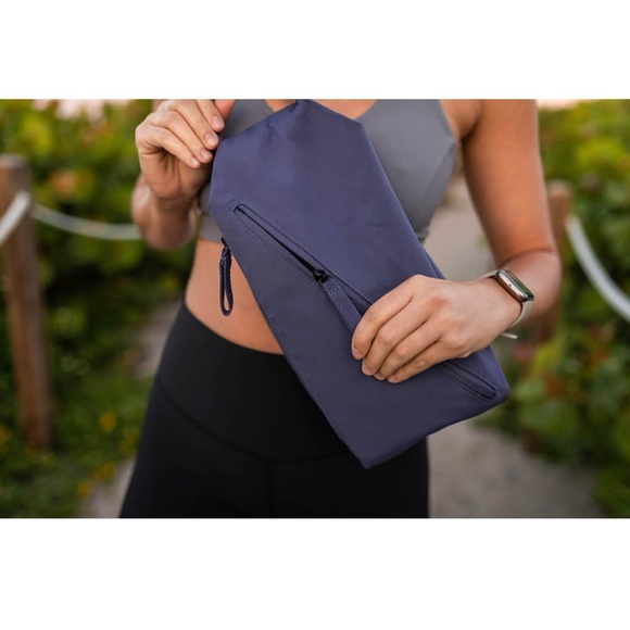 DAE Activewear - Sling Bag - Picture 2 of 4
